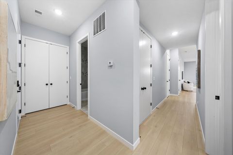 Tiny photo for 5830 N Lincoln Avenue #2W, Chicago, IL 60659 (MLS # 12551532)