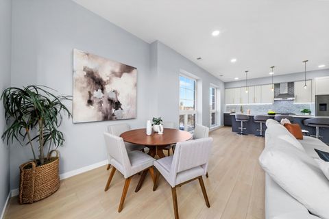 Tiny photo for 5830 N Lincoln Avenue #2W, Chicago, IL 60659 (MLS # 12551532)