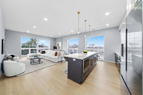 Tiny photo for 5830 N Lincoln Avenue #2W, Chicago, IL 60659 (MLS # 12551532)