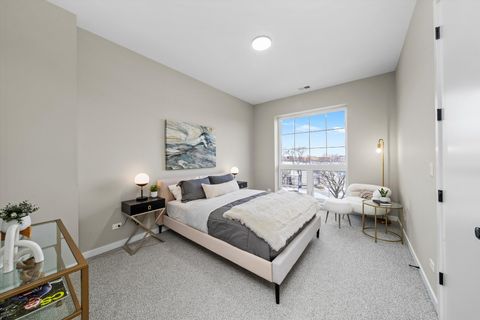 Tiny photo for 5830 N Lincoln Avenue #2W, Chicago, IL 60659 (MLS # 12551532)
