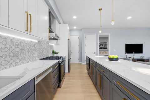 Tiny photo for 5830 N Lincoln Avenue #2W, Chicago, IL 60659 (MLS # 12551532)