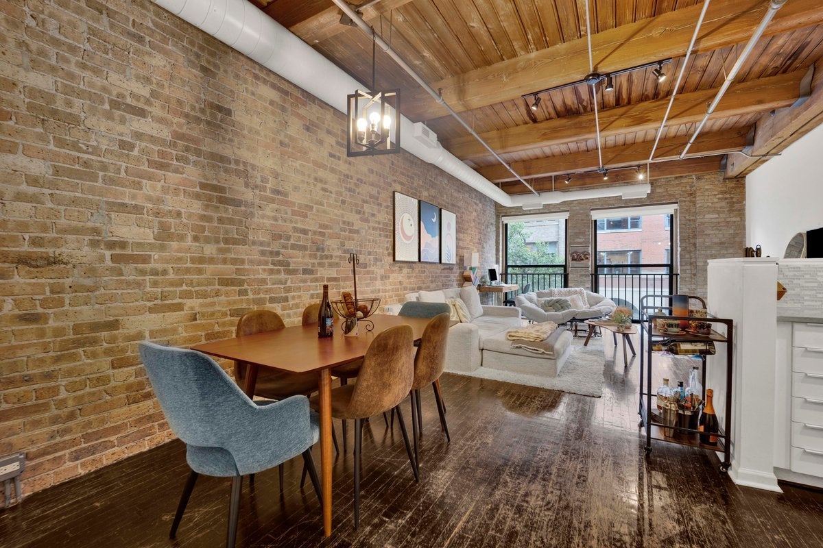 225 W Huron Street 211
