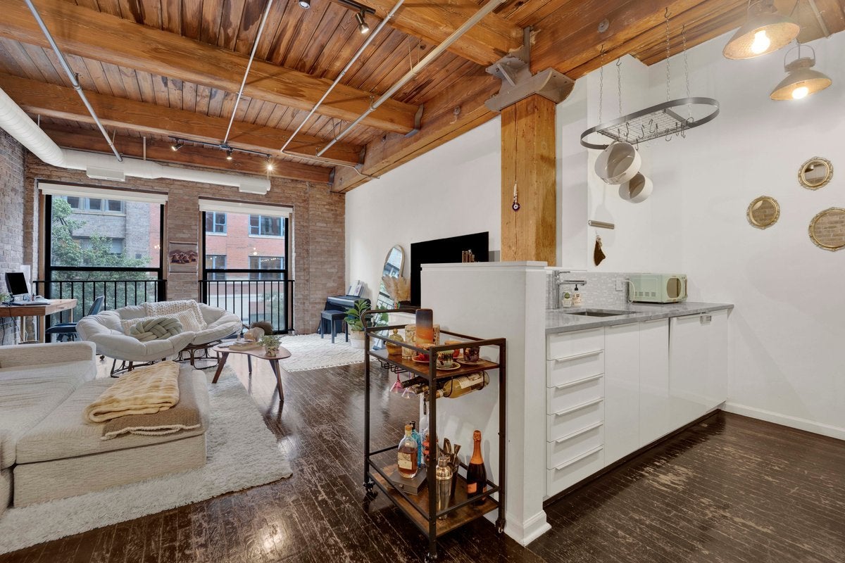 225 W Huron Street 211