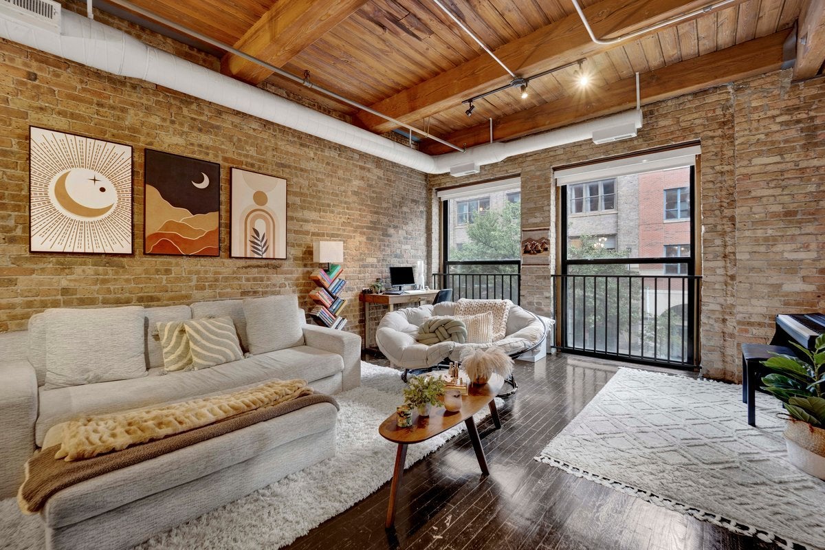 225 W Huron Street 211
