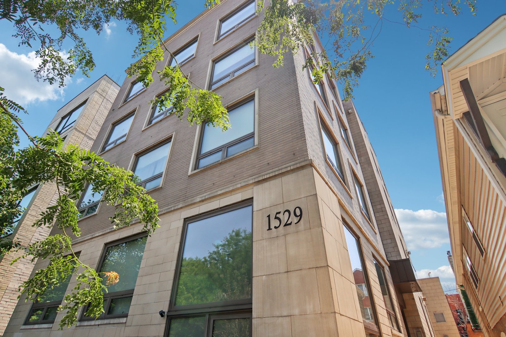1529 W Chestnut Street 102