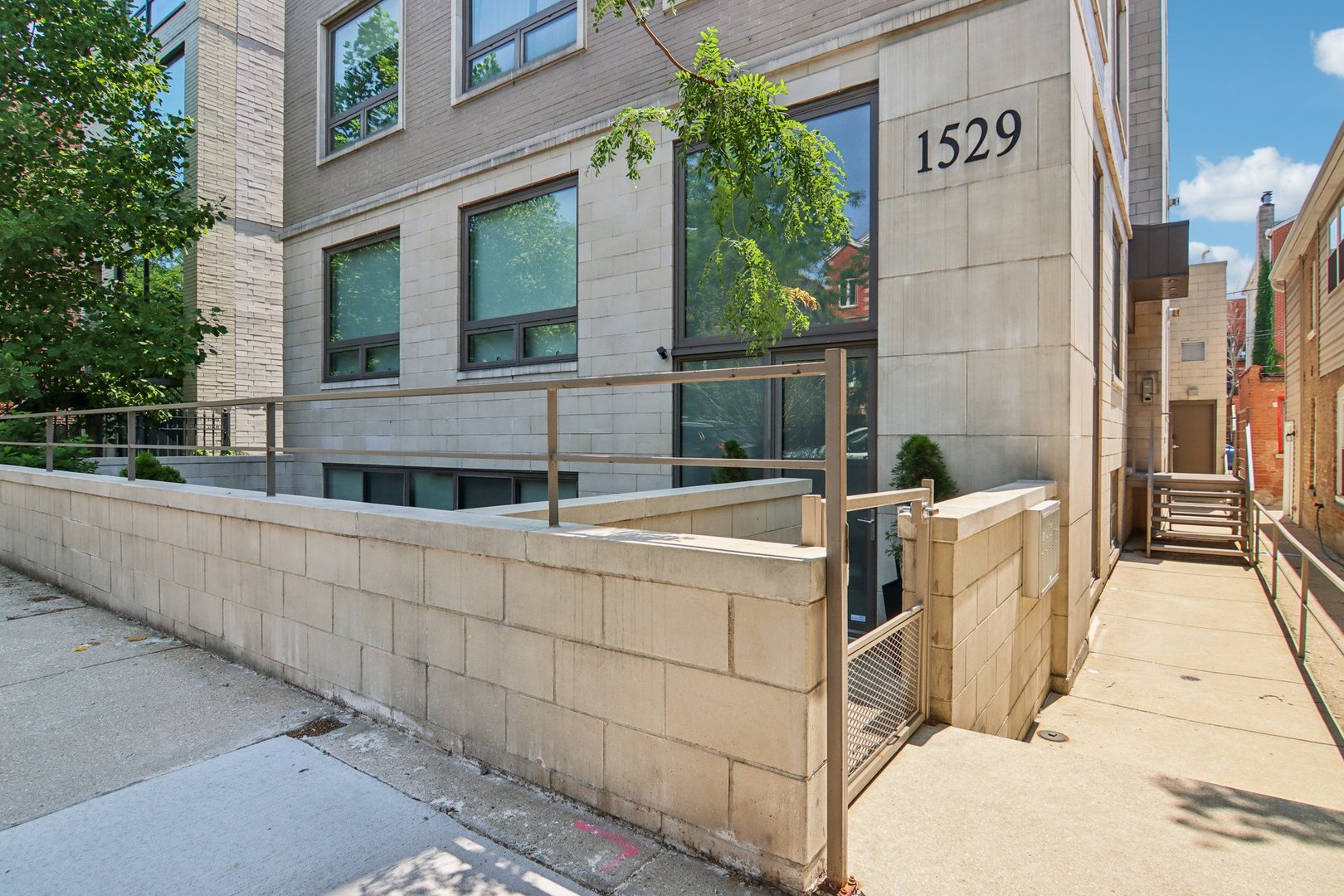 1529 W Chestnut Street 102