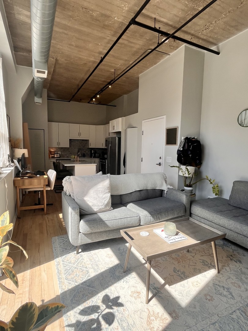 758 N Larrabee Street 833