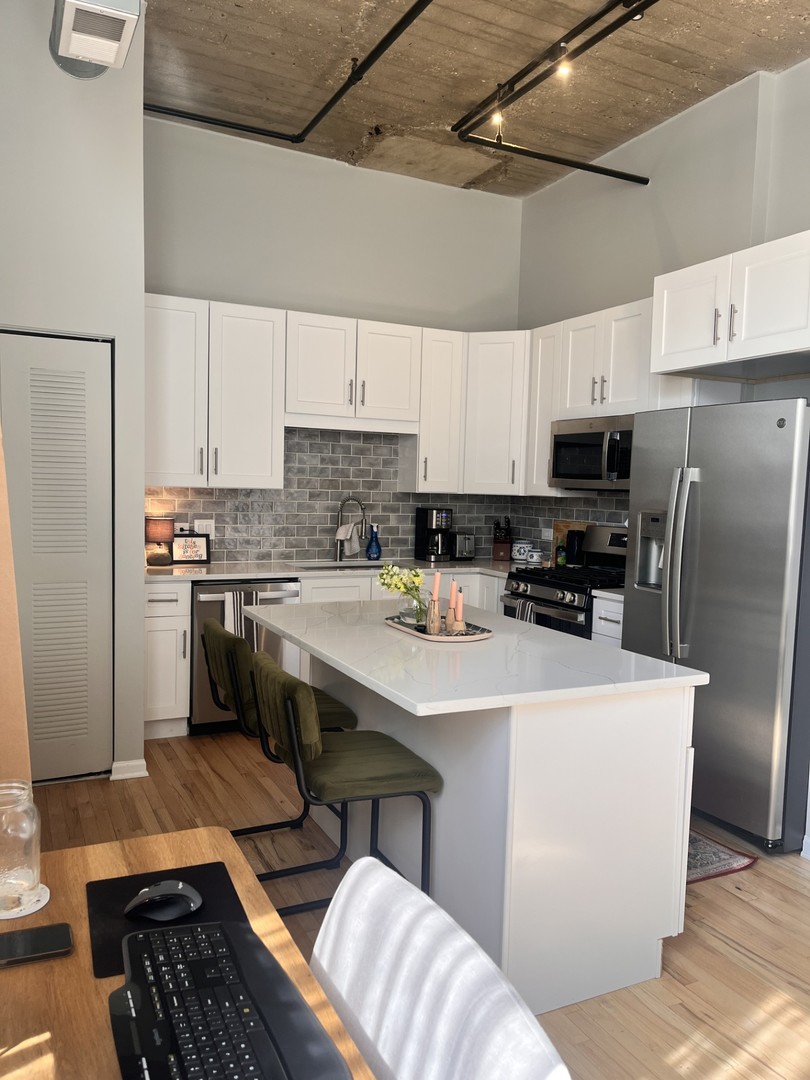 758 N Larrabee Street 833