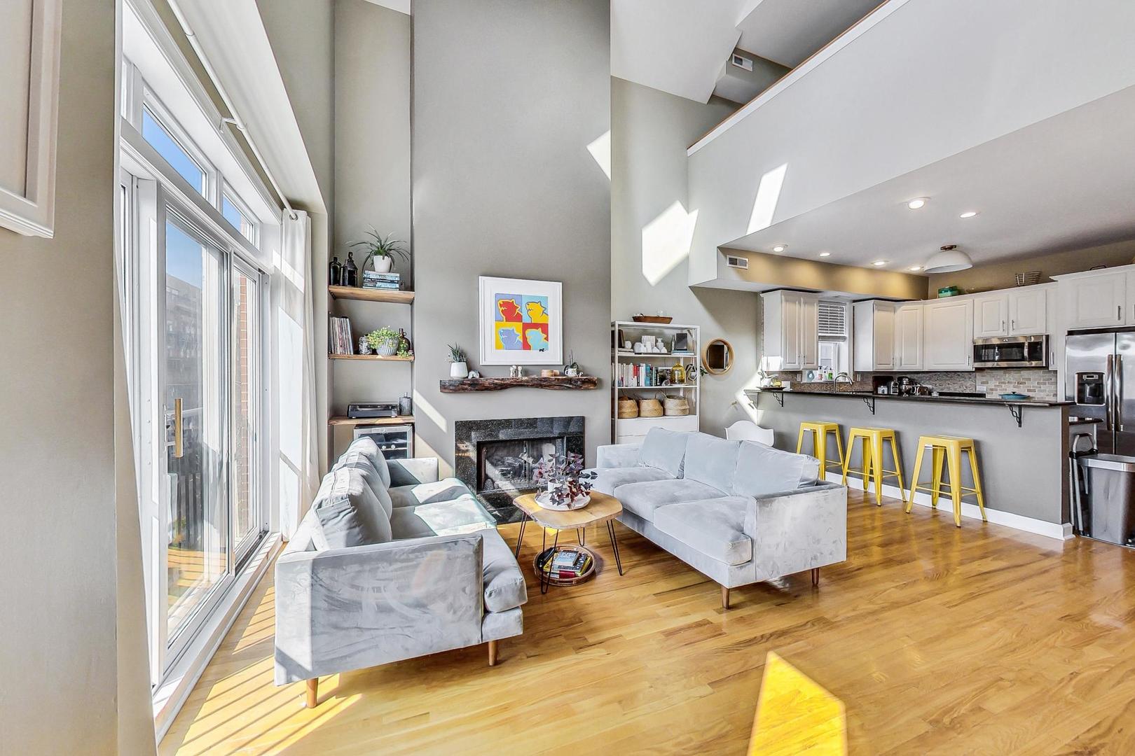 1718 W Diversey Parkway 3