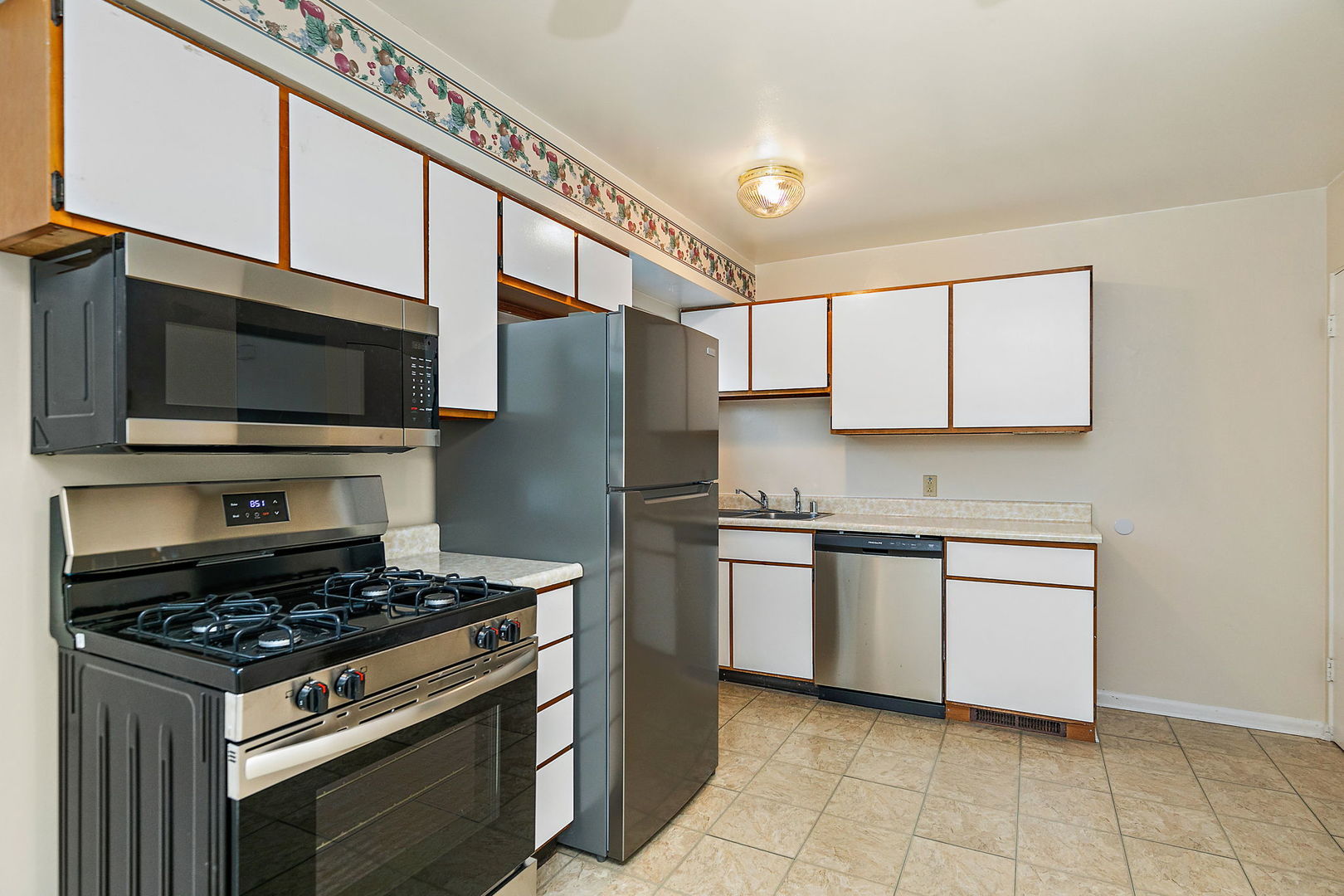 Crystal Lake, Illinois 60014, United States, 4 Bedrooms Bedrooms, ,2 BathroomsBathrooms,Residential,Active,228964