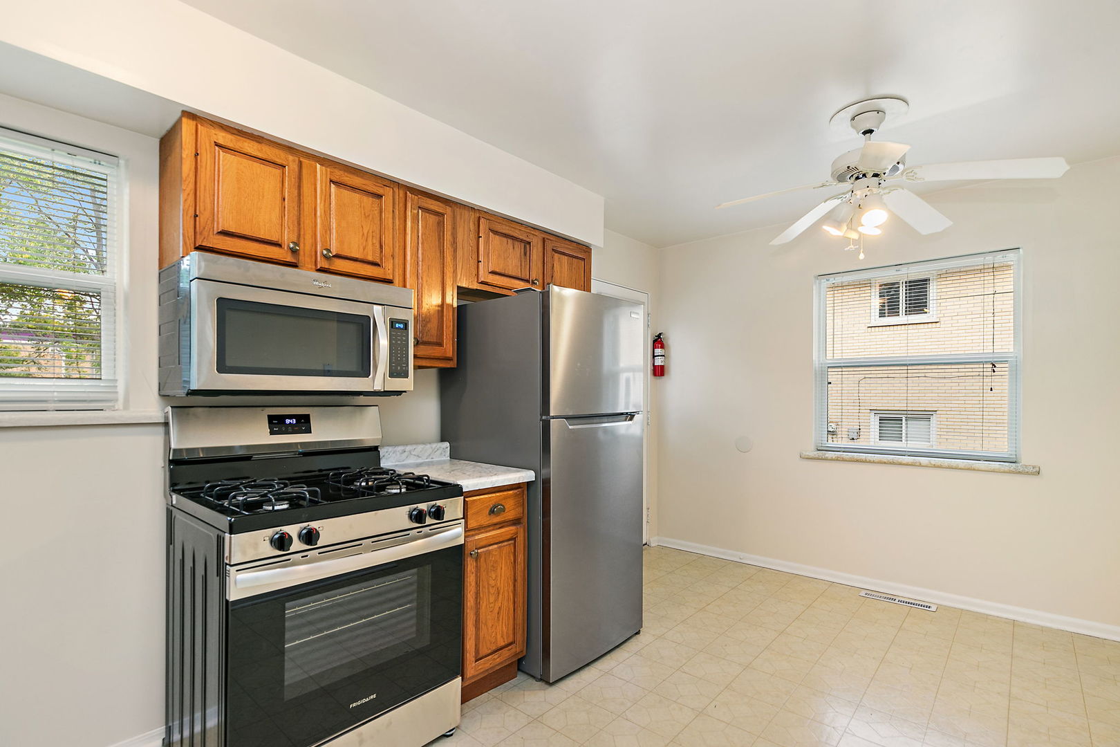 Crystal Lake, Illinois 60014, United States, 4 Bedrooms Bedrooms, ,2 BathroomsBathrooms,Residential,Active,228964