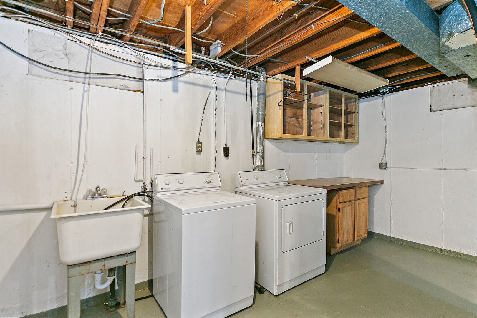 Crystal Lake, Illinois 60014, United States, 4 Bedrooms Bedrooms, ,2 BathroomsBathrooms,Residential,Active,228964