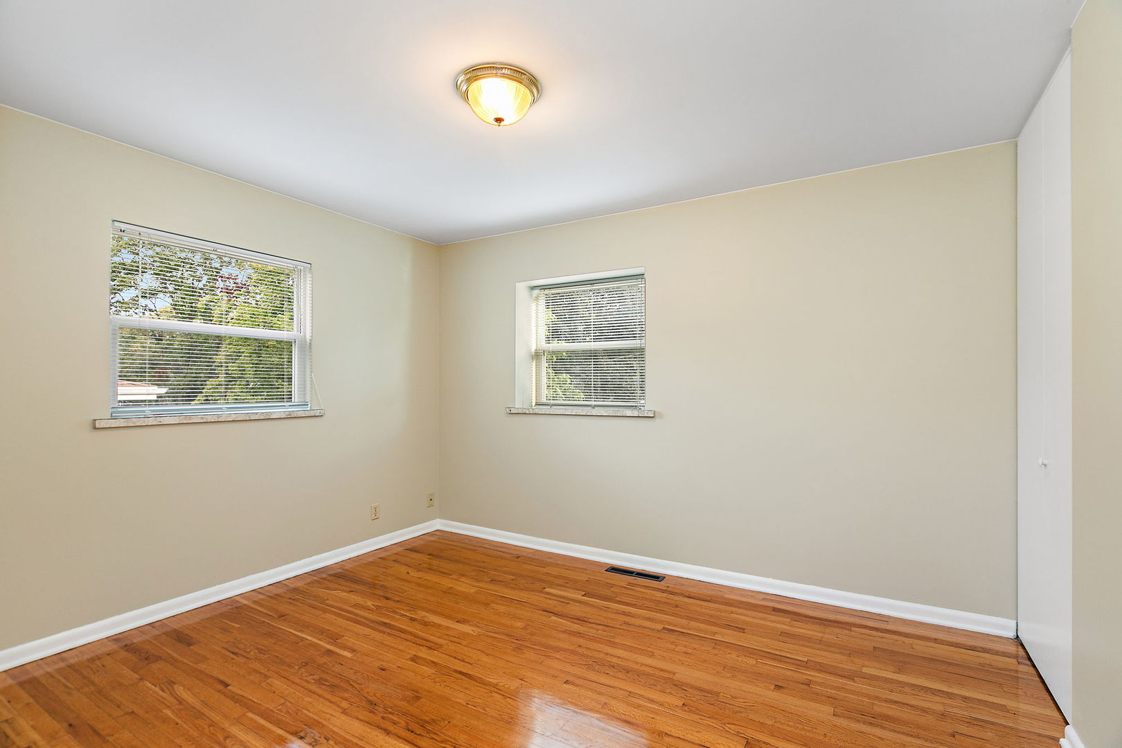 Crystal Lake, Illinois 60014, United States, 4 Bedrooms Bedrooms, ,2 BathroomsBathrooms,Residential,Active,228964