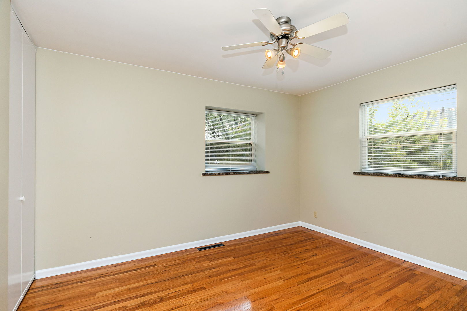 Crystal Lake, Illinois 60014, United States, 4 Bedrooms Bedrooms, ,2 BathroomsBathrooms,Residential,Active,228964