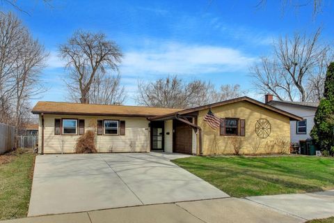 Tiny photo for 1008 Woodland Drive, Wheeling, IL 60090 (MLS # 12602431)