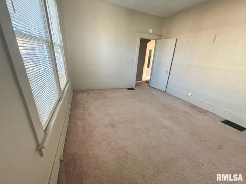 Tiny photo for 310 W WALNUT Street, Carbondale, IL 62901 (MLS # EB460224)