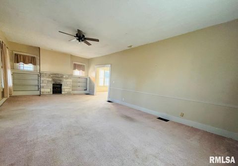 Tiny photo for 310 W WALNUT Street, Carbondale, IL 62901 (MLS # EB460224)