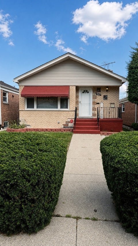 Photo of 7809 S CHRISTIANA Avenue, Chicago, IL 60652 (MLS # 12749638)
