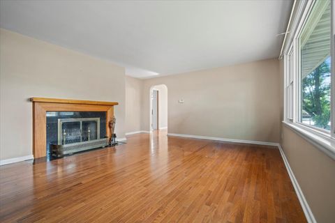 Tiny photo for 2202 E Oakland Avenue, Bloomington, IL 61701 (MLS # 12486205)