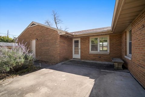 Tiny photo for 2202 E Oakland Avenue, Bloomington, IL 61701 (MLS # 12486205)