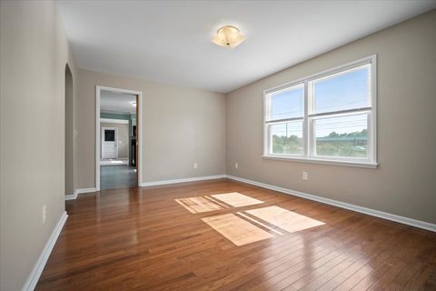 Tiny photo for 2202 E Oakland Avenue, Bloomington, IL 61701 (MLS # 12486205)