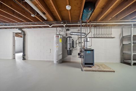 Tiny photo for 2202 E Oakland Avenue, Bloomington, IL 61701 (MLS # 12486205)