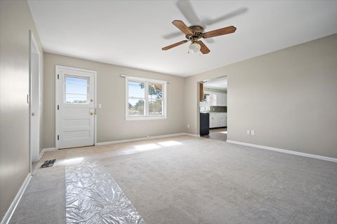 Tiny photo for 2202 E Oakland Avenue, Bloomington, IL 61701 (MLS # 12486205)