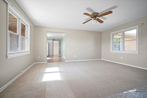 Tiny photo for 2202 E Oakland Avenue, Bloomington, IL 61701 (MLS # 12486205)