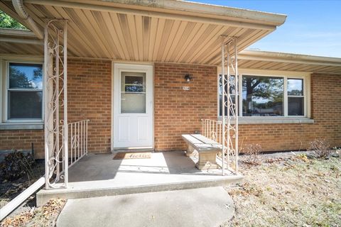 Tiny photo for 2202 E Oakland Avenue, Bloomington, IL 61701 (MLS # 12486205)