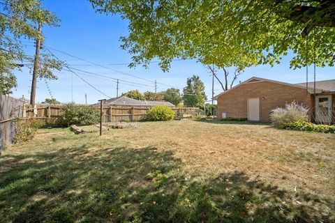 Tiny photo for 2202 E Oakland Avenue, Bloomington, IL 61701 (MLS # 12486205)