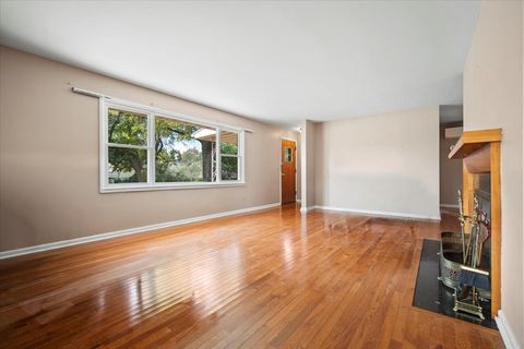 Tiny photo for 2202 E Oakland Avenue, Bloomington, IL 61701 (MLS # 12486205)