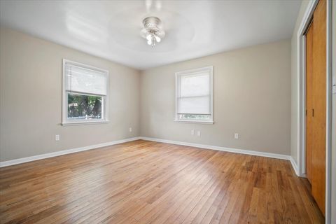 Tiny photo for 2202 E Oakland Avenue, Bloomington, IL 61701 (MLS # 12486205)