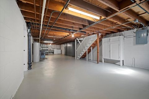 Tiny photo for 2202 E Oakland Avenue, Bloomington, IL 61701 (MLS # 12486205)