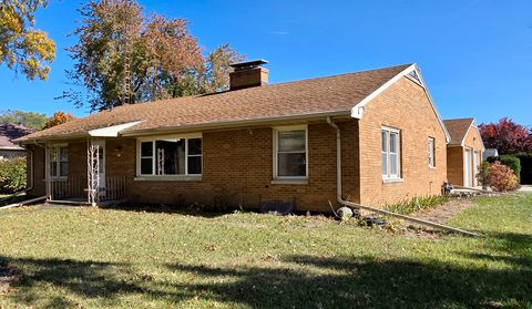 Tiny photo for 2202 E Oakland Avenue, Bloomington, IL 61701 (MLS # 12486205)