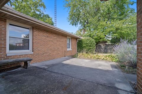 Tiny photo for 2202 E Oakland Avenue, Bloomington, IL 61701 (MLS # 12486205)