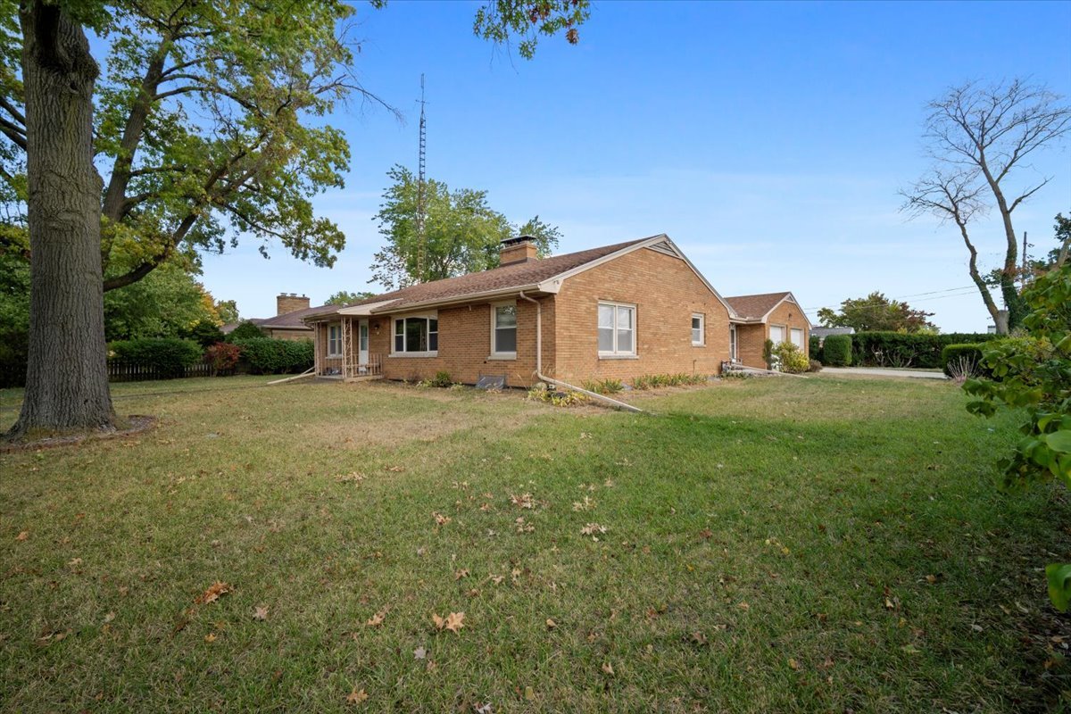 2202 E Oakland Avenue