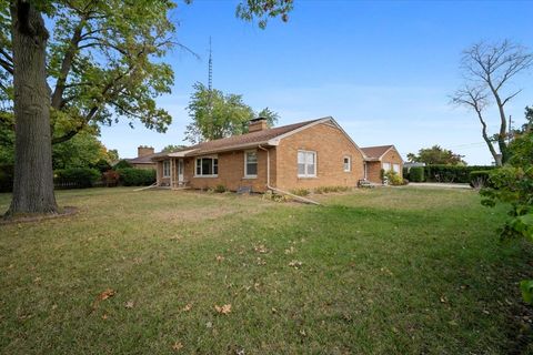 Tiny photo for 2202 E Oakland Avenue, Bloomington, IL 61701 (MLS # 12486205)