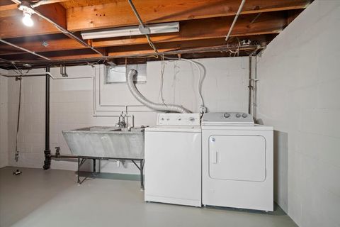 Tiny photo for 2202 E Oakland Avenue, Bloomington, IL 61701 (MLS # 12486205)