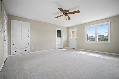 Tiny photo for 2202 E Oakland Avenue, Bloomington, IL 61701 (MLS # 12486205)