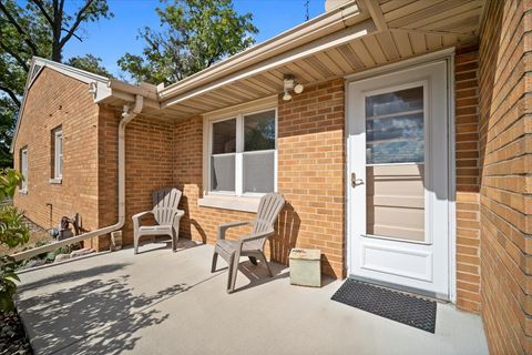 Tiny photo for 2202 E Oakland Avenue, Bloomington, IL 61701 (MLS # 12486205)