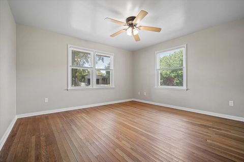 Tiny photo for 2202 E Oakland Avenue, Bloomington, IL 61701 (MLS # 12486205)