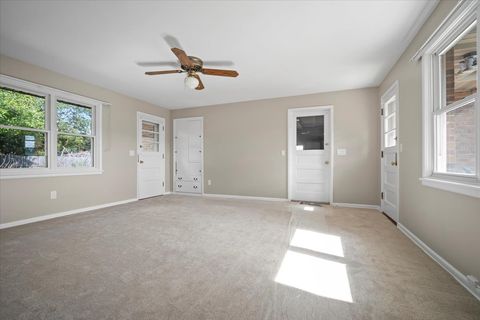 Tiny photo for 2202 E Oakland Avenue, Bloomington, IL 61701 (MLS # 12486205)