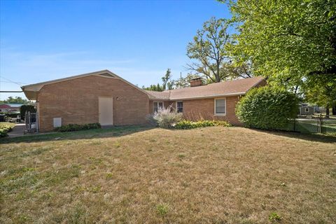 Tiny photo for 2202 E Oakland Avenue, Bloomington, IL 61701 (MLS # 12486205)
