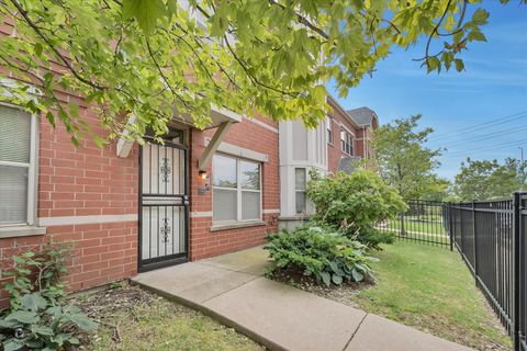 Tiny photo for 6710 S Keating Avenue #103, Chicago, IL 60629 (MLS # 12451354)
