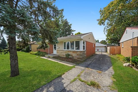 Tiny photo for 706 N Main Street, Mount Prospect, IL 60056 (MLS # 12501911)