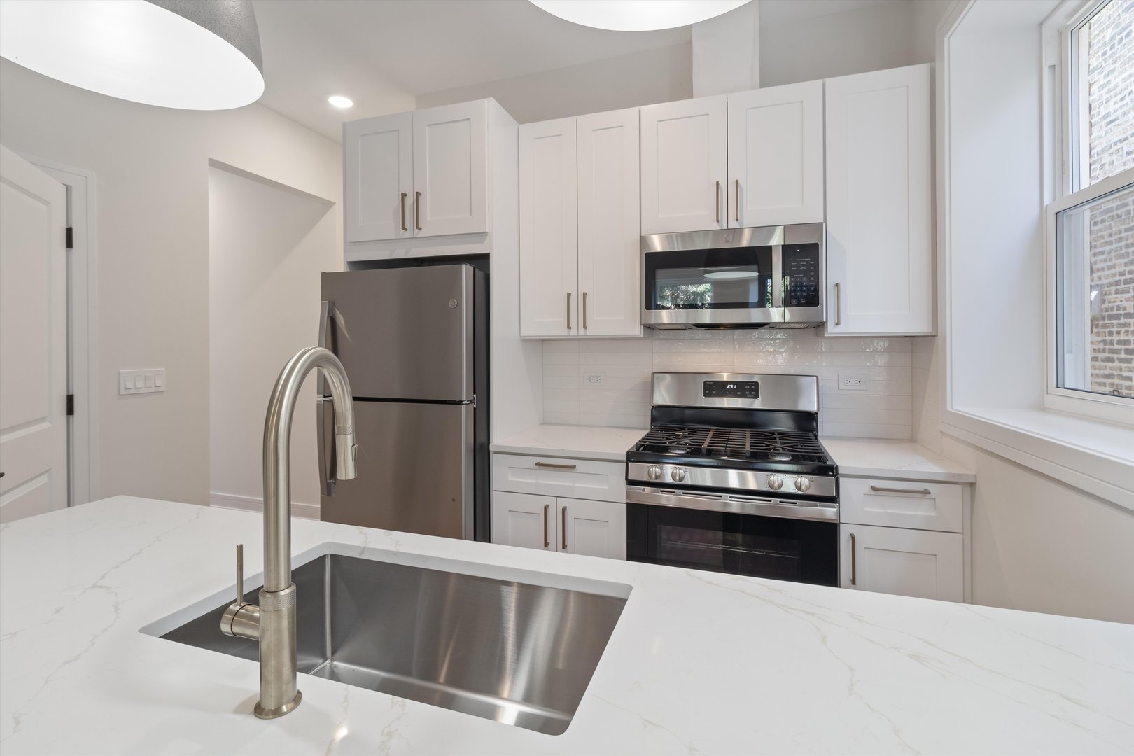 839 N Rockwell Street 2F