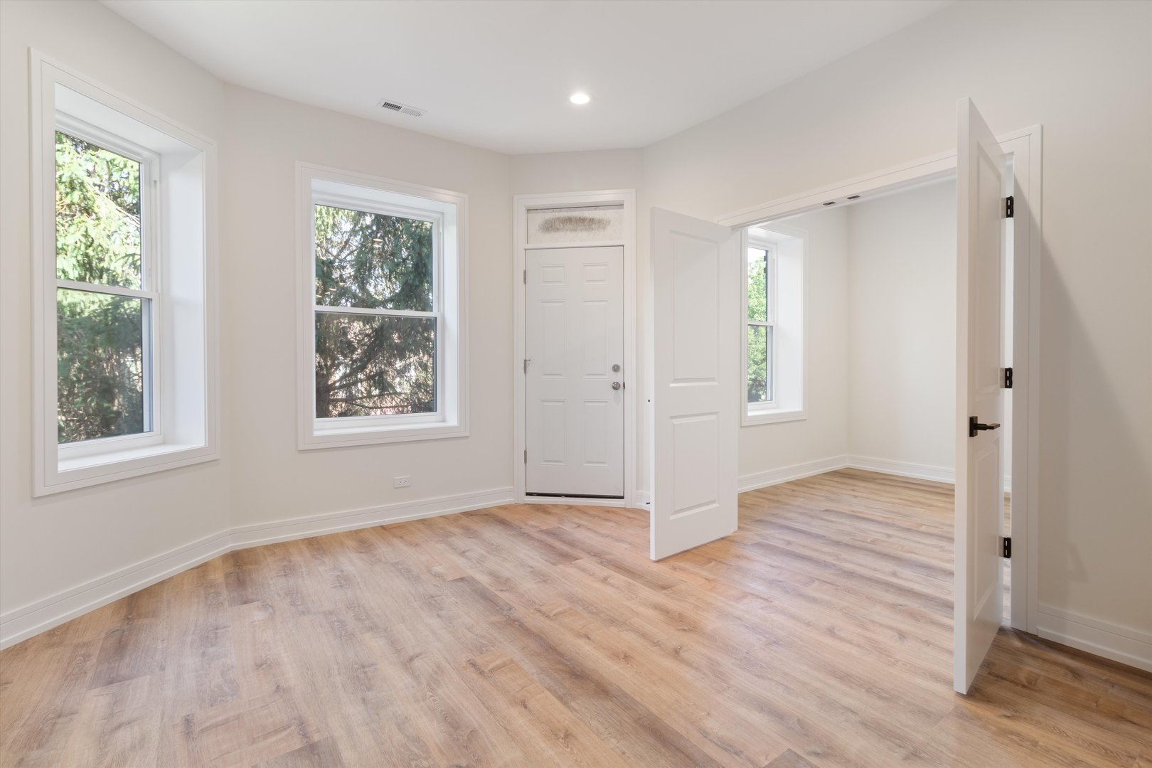 839 N Rockwell Street 2F