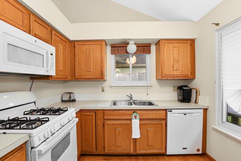 Tiny photo for 140 Rockhurst Road, Bolingbrook, IL 60440 (MLS # 12505511)