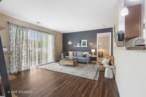 Tiny photo for 39 Kensington Circle #107, Wheaton, IL 60189 (MLS # 12524347)