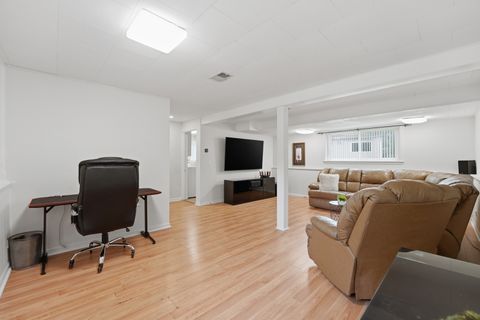 Tiny photo for 5 S Waterman Avenue, Arlington Heights, IL 60004 (MLS # 12684742)